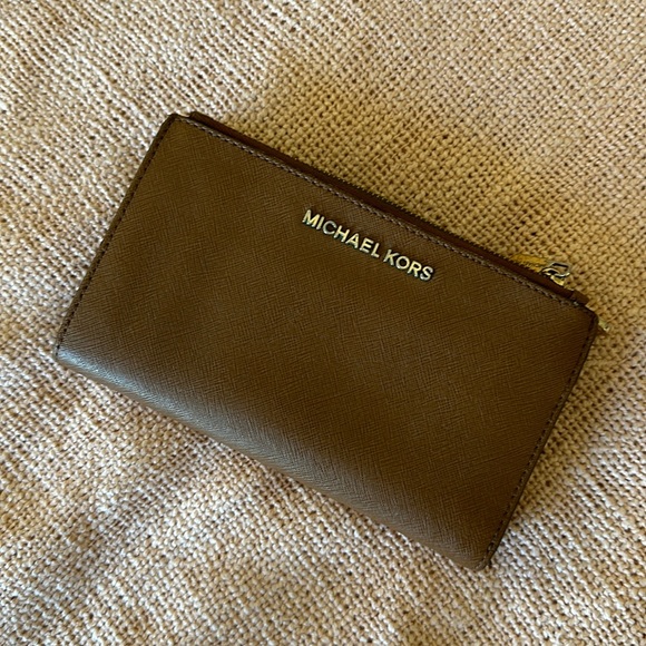 MICHAEL KORS Travel Wallet - Picture 1 of 9